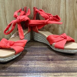 UGG Yarrow Women’s Wedge Sandal